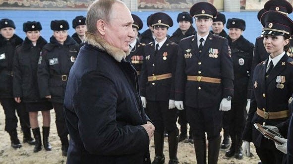 Rus polislerin ardından askerler de sıcak denizlere iniyor! Akın akın geliyorlar