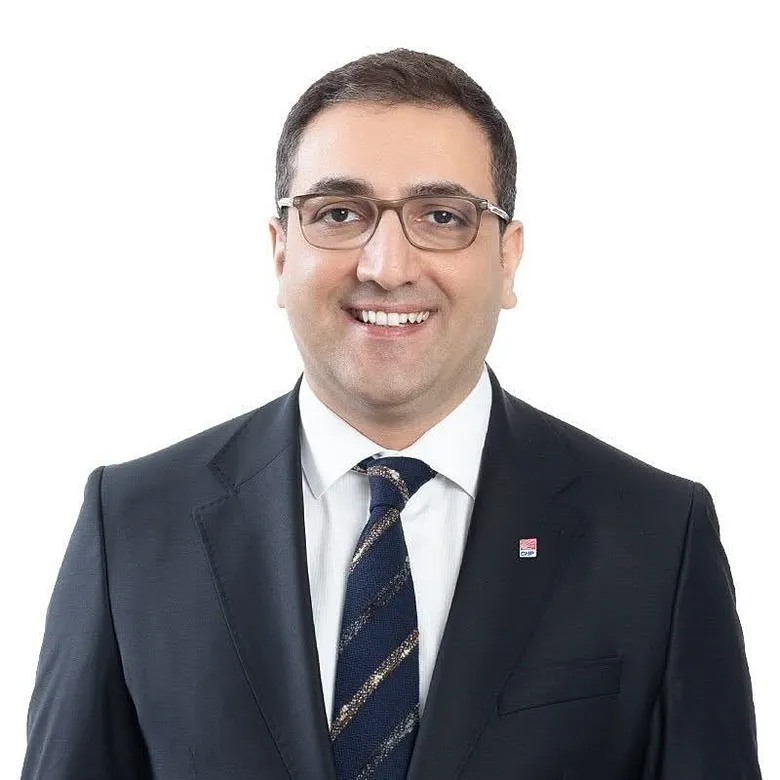 son-dakika-izmirde-rusvet-depremi-buyuyor-her-tasin-altindan-veli-agbaba-cikiyor-500-bin-tllik-transfer-mercek-1782375575424.jpeg