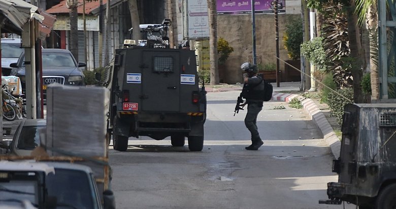 İsrail ordusu, Gazze’de hastaneye giden doktoru başından vurarak öldürdü