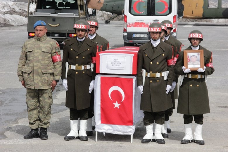 Hakkari’de şehit askerler için tören düzenlendi