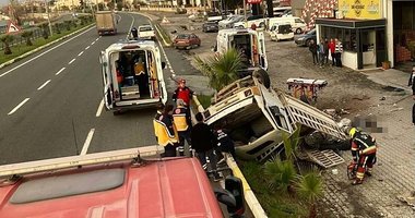 İnşaat işçilerini taşıyan kamyonet devrildi