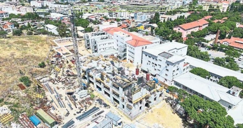 Eşrefpaşa Hastanesi yeni hizmet binası yükseliyor