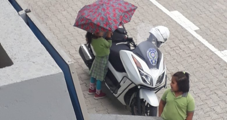 Muğla’da polis motosikletini yağmurdan koruyan öğrenciye ödül