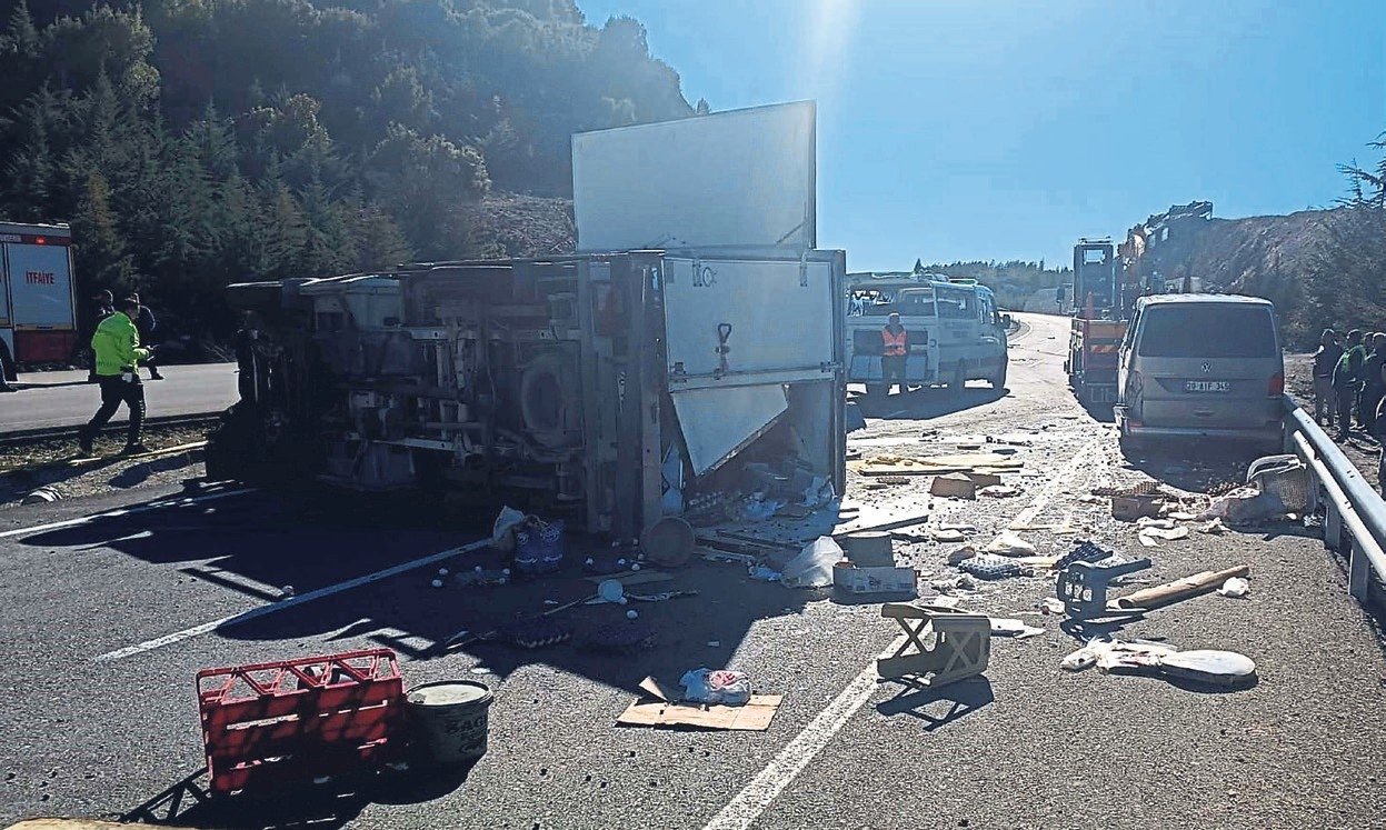 Baba ve oğlunu kaza ayırdı