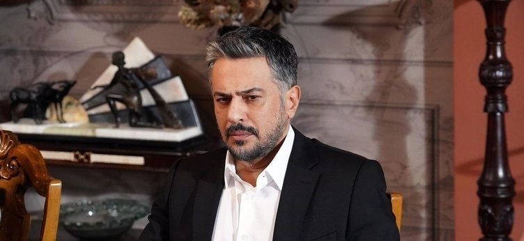 Emre Altuğ babasını son yolculuğuna uğurladı