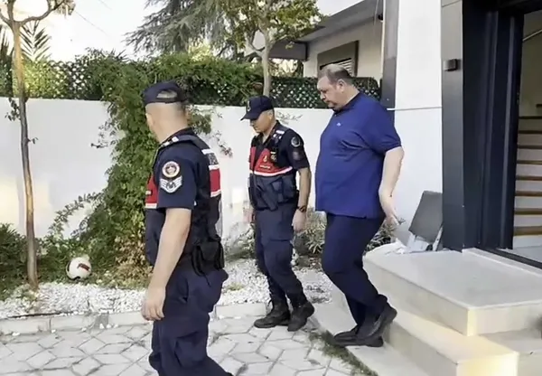 son-dakika-izmir-menderes-belediyesine-2-dalga-operasyon-9-supheli-gozaltina-alindi-1790143152414.jpeg