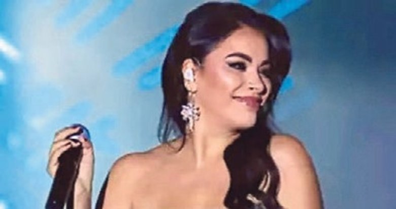 Zara fit haliyle dikkat çekiyor