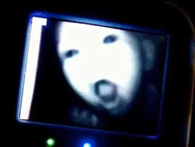Bebeğinin odasına kamera koydu! Görüntüler kan dondurdu