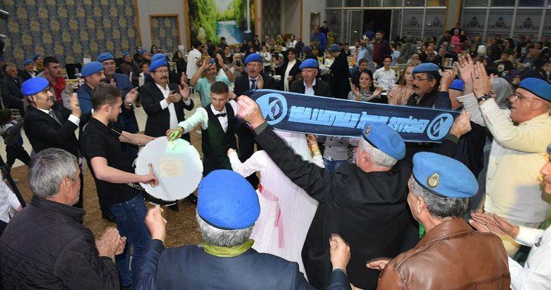 Afyonkarahisar’da eski askerler Komando Marşını söyledi