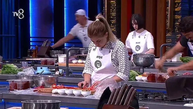 masterchef-kaptanlik-oyununu-kim-kazandi-masterchef-mavi-takim-kaptani-kim-oldu-1790060213763.png