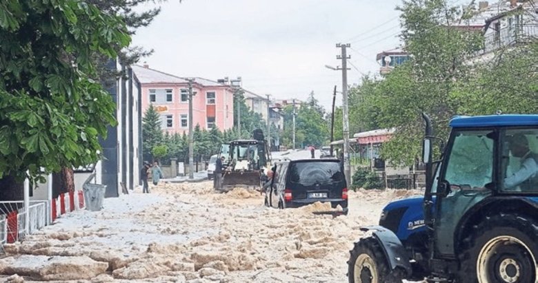 Afyonkarahisar’ı dolu vurdu