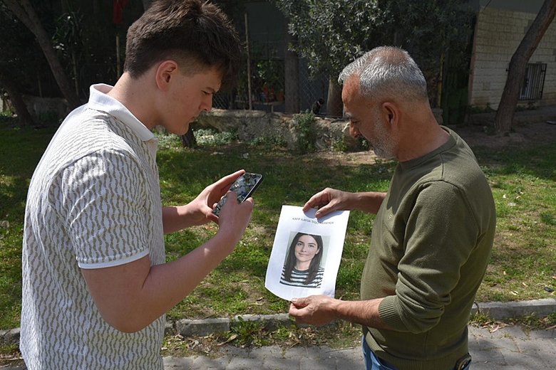 İzmir’de mucize beklentisi... 19 yıldır kayıp kızı yapay zekayla canlandırılan fotoğrafıyla arıyorlar