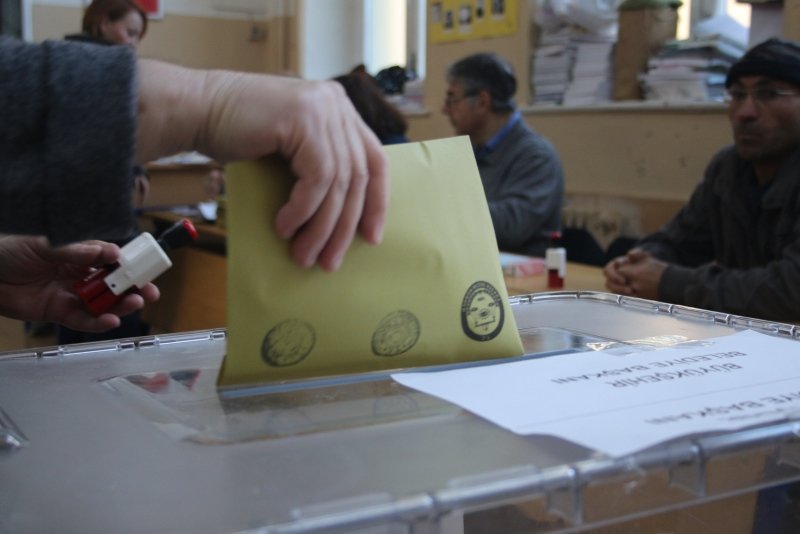 İzmir’de oy verme işlemi başladı