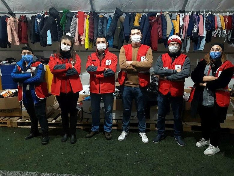 Izmir De Cadir Kentteki Depremzedelere Egitimcilerden Destek Izmir Haberleri