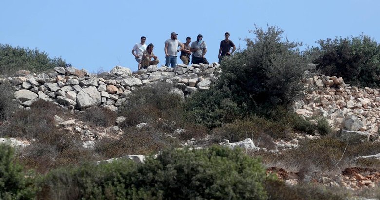 Filistin topraklarını gasbeden İsrailliler Ramallah’ın Um Safa köyündeki işgali genişletiyor