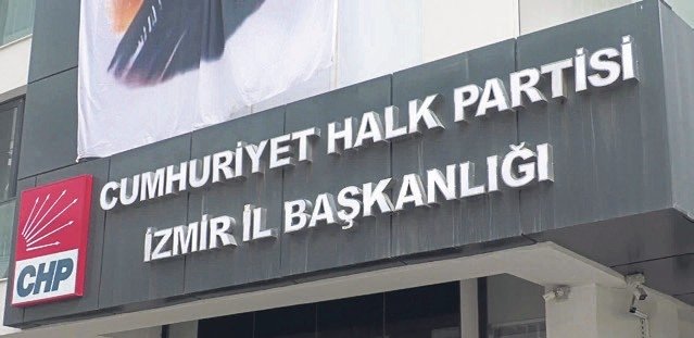 CHP İzmir’de 2 ilçe başkanı görevden alındı