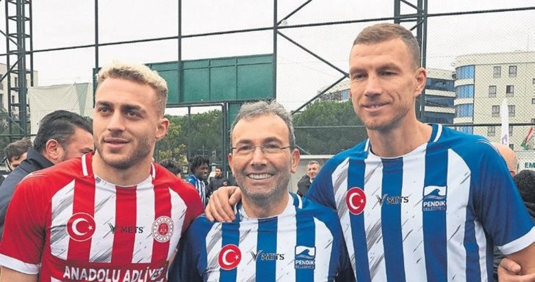 Yıldızlar sahaya indi