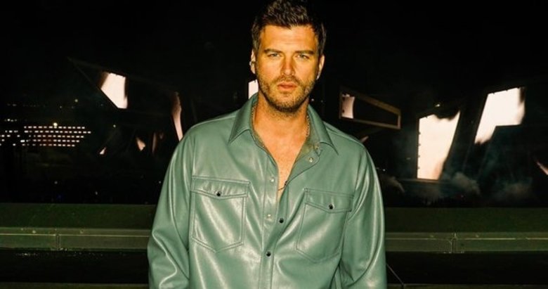 Gören iki kez baktı! Kıvanç Tatlıtuğ babasına olan benzerliğiyle gündeme geldi!