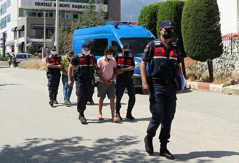 Denizli’de iş insanlarına şantaj şüphelilerine suçüstü