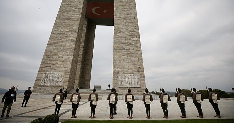Çanakkale’de Deniz Zaferi’nin 111. yıl dönümü dolayısıyla tören düzenlendi