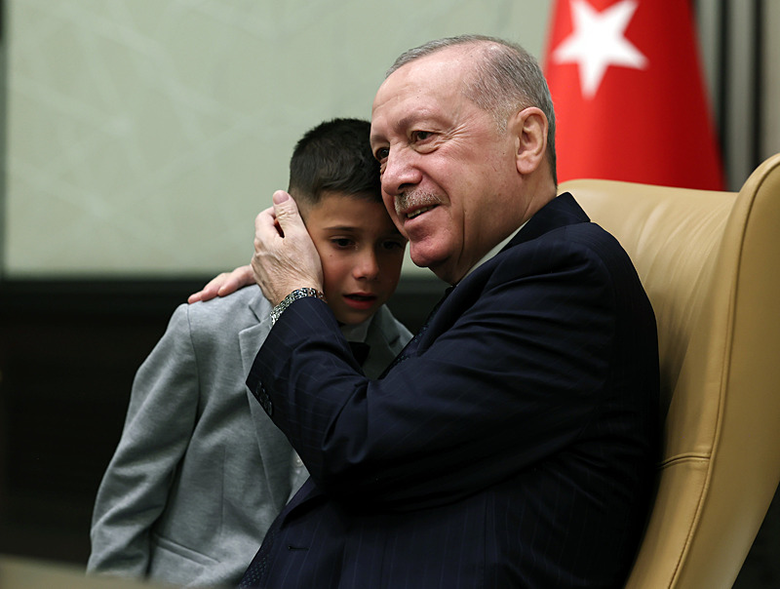 Başkan Erdoğan çocukları Cumhurbaşkanlığı Külliyesinde kabul etti