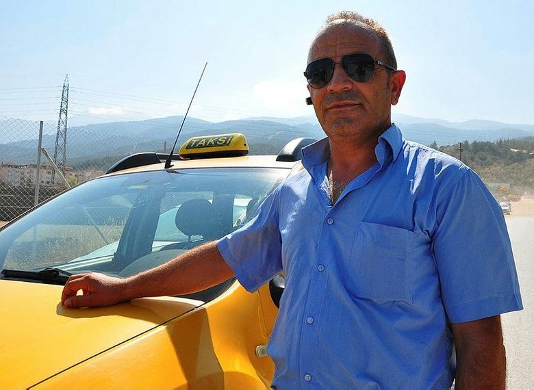 Manisa’ya gelen turist onu arıyor! İlgi çeken taksici