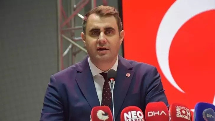 AK Partili Saygılı’dan, CHP’li Güç’e sert tepki: CHP’li belediyeler İzmir’i kokuya, çukura, trafiğe ve çöpe mahkum ediyor