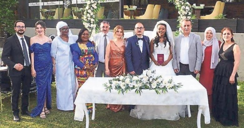 Afrikalı gelinden davul şov