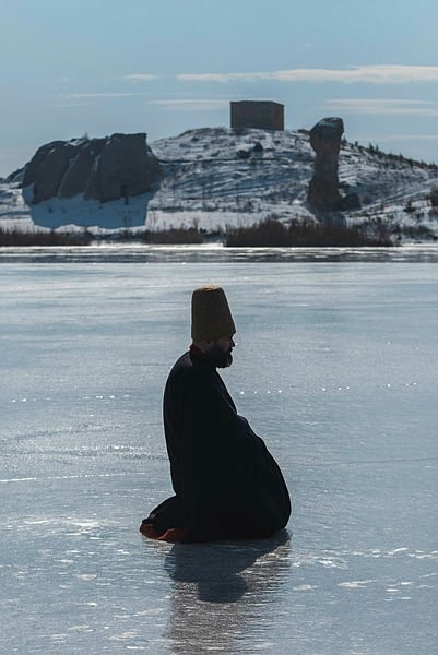 Afyonkarahisar’da buz tutan gölde sema gösterisi! Kartpostallık görüntüler ortaya çıktı