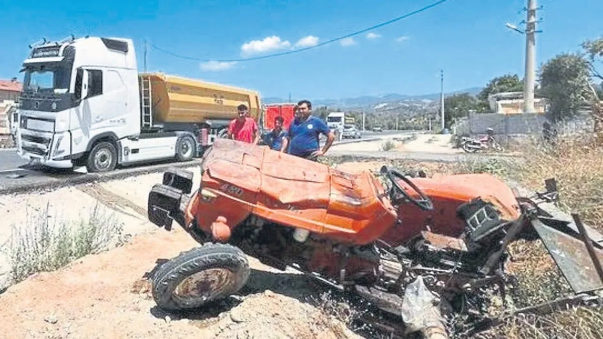 Muğla Milas'ta Trafik Kazası: TIR ile Çarpışan Traktördeki İki Kişi Hayatını Kaybetti