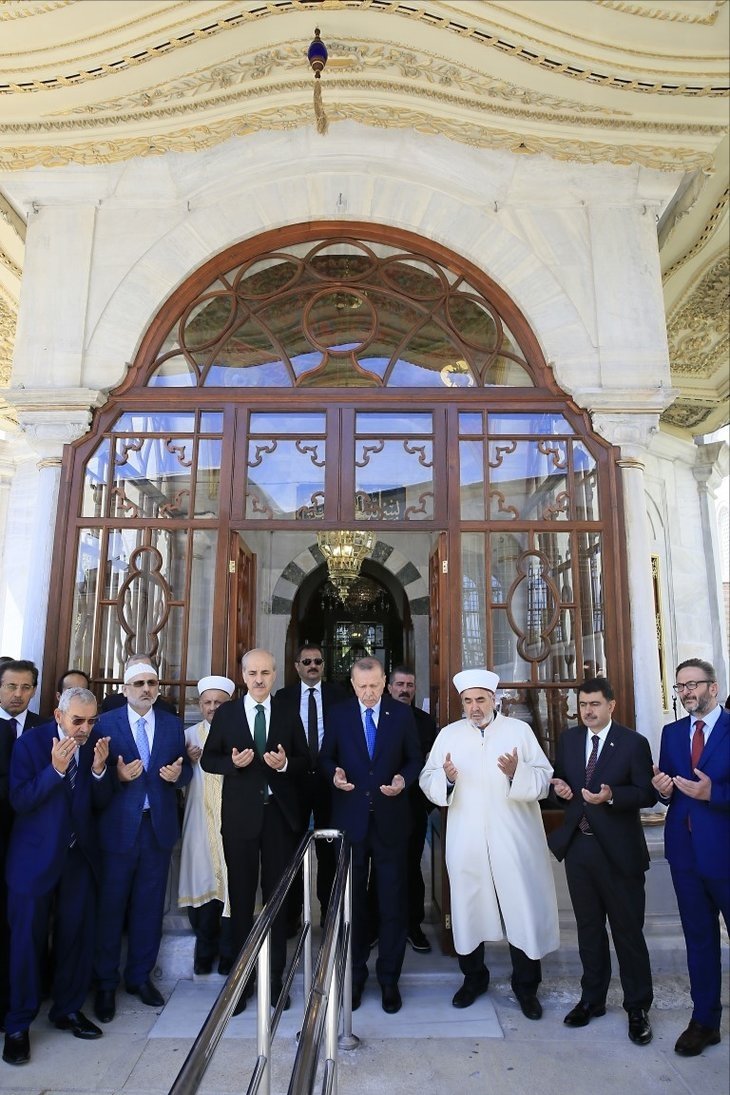 Cumhurbaşkanı Erdoğan restore edilen Fatih Sultan Mehmet’in türbesini açtı