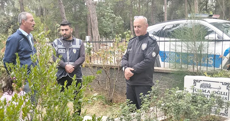 İzmir’de Şehit polis memuru Çiftçi mezarı başında anıldı