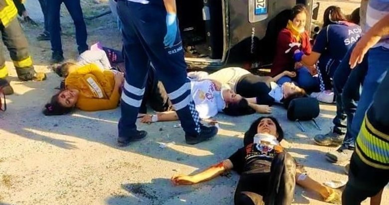 Minibüs işçi servisiyle çarpıştı: 8 yaralı