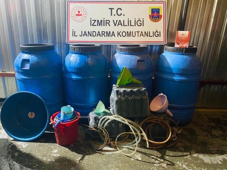 İzmir’de 4 farklı adrese sahte içki baskını! Yüzlerce litre ele geçirildi
