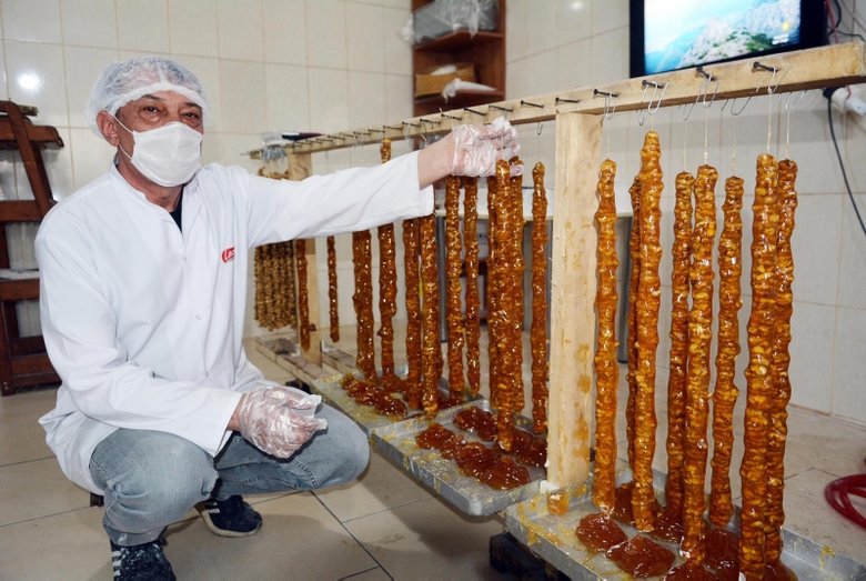 Manisa’ya özgü ’Ramazan sucuğu’ halkın vazgeçilmez lezzetleri arasında