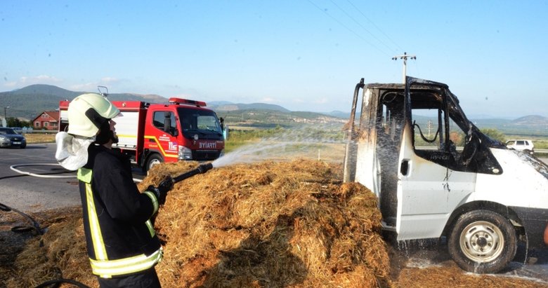 Saman yüklü kamyonet alev alev yandı