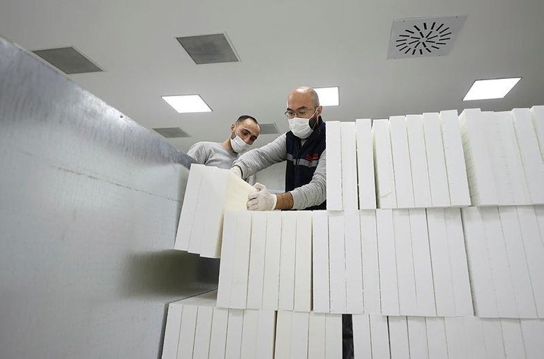 Koronavirüs sebebiyle talep patladı! Torbalı’da üretip dünyaya gönderiyorlar