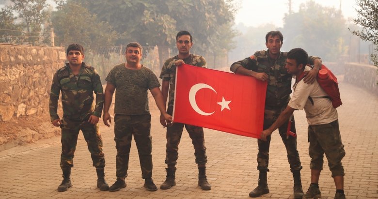 Marmaris’te orman yangınında görevli Azerbaycanlı itfaiyecilerin Türk bayrağı duyarlılığı