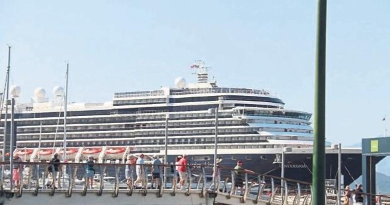 Marmaris güne Amerika’dan gelen turistlerle uyandı