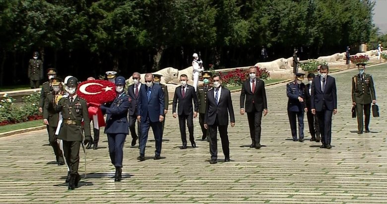 Son dakika: Başkan Erdoğan ve YAŞ üyeleri Anıtkabir’de