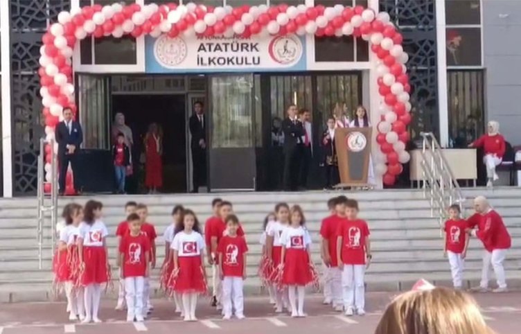 Disleksi hastası öğrencisini gösteriden çıkarmıştı! O öğretmenin aldığı ceza belli oldu