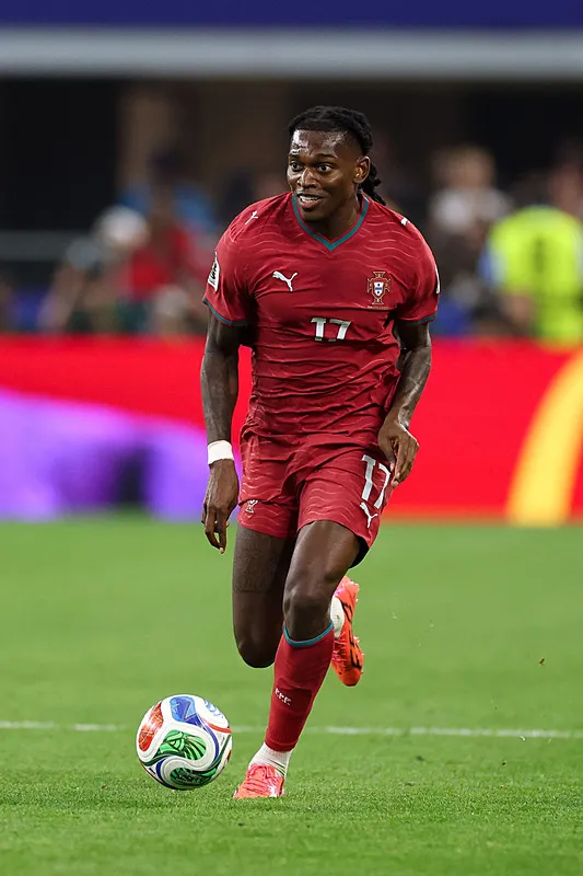 rafael-leao-bilmecesi-fenerbahce-ve-galatasaray-pesinde-1784475867426.jpeg