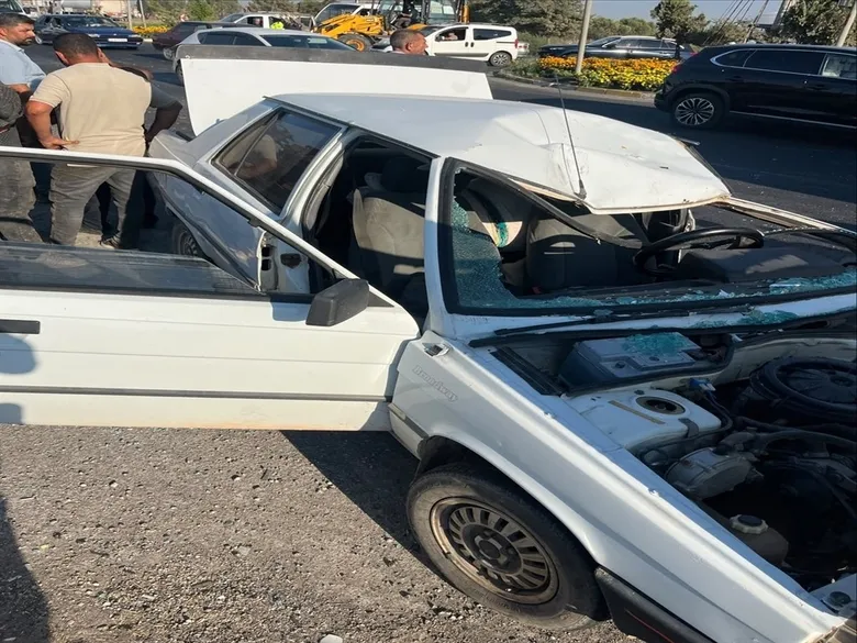 İzmir-Ankara yolunda feci kaza! Otomobil ile motosiklet çarpıştı: 4 yaralı