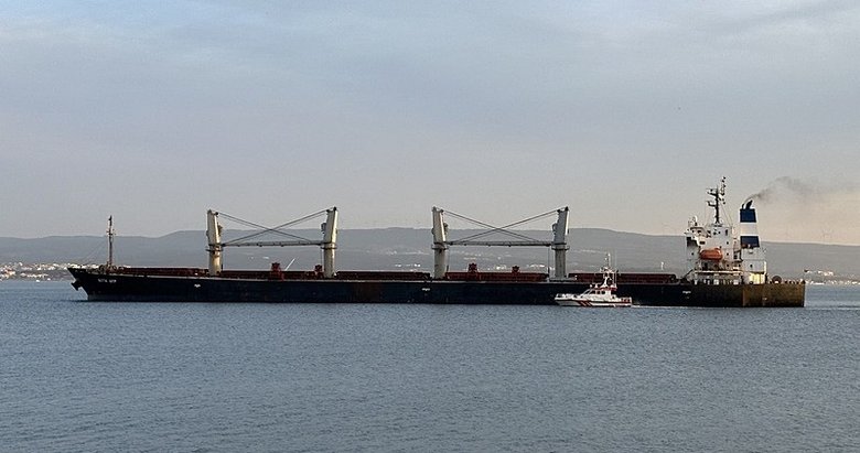 Çanakkale Boğazı’nda karaya oturan gemi kurtarıldı