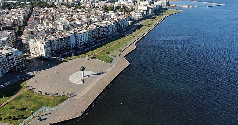 İzmir’de bayram sessizliği! Kent merkezi boş kaldı