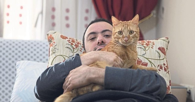 Depremzede milli sporcu kedisi ‘Teneke’ye kavuştu