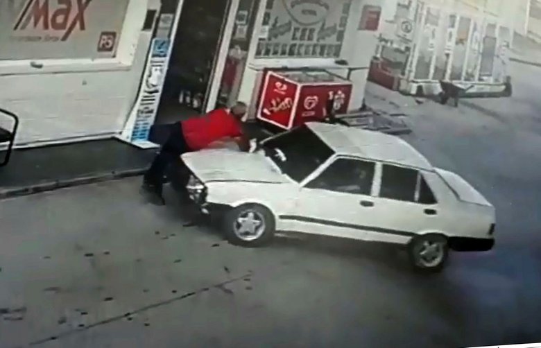 Afyon’da akılalmaz olay! Tartıştığı istasyon görevlisine otomobiliyle çarptı