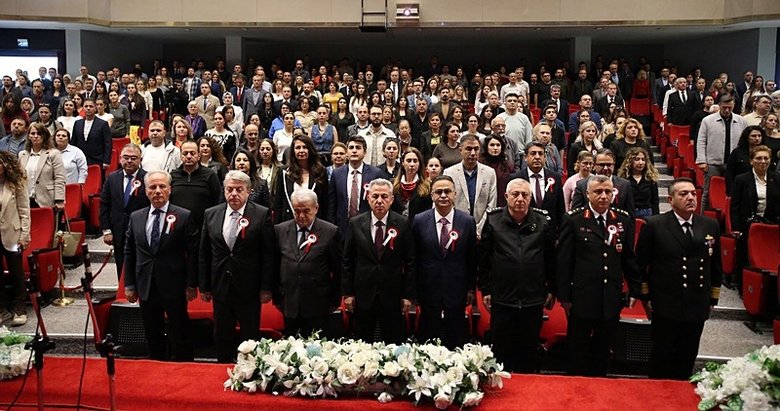 İzmir’de 24 Kasım Öğretmenler Günü törenle kutlandı