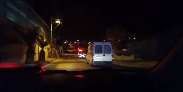 İzmir’de ekiplerden kaçak göçmen operasyonu! Durdurulan kamyonetin kasasından çıktılar