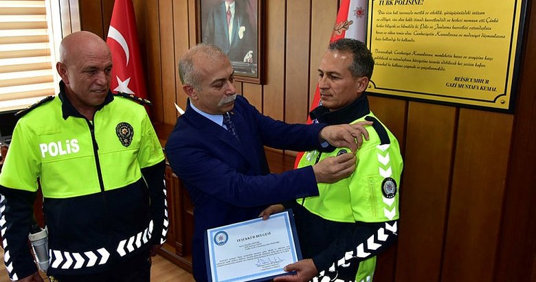 Muğla’da alkollü sürücünün kaputunda 2 kilometre sürüklenen polis memuru ödüllendirildi